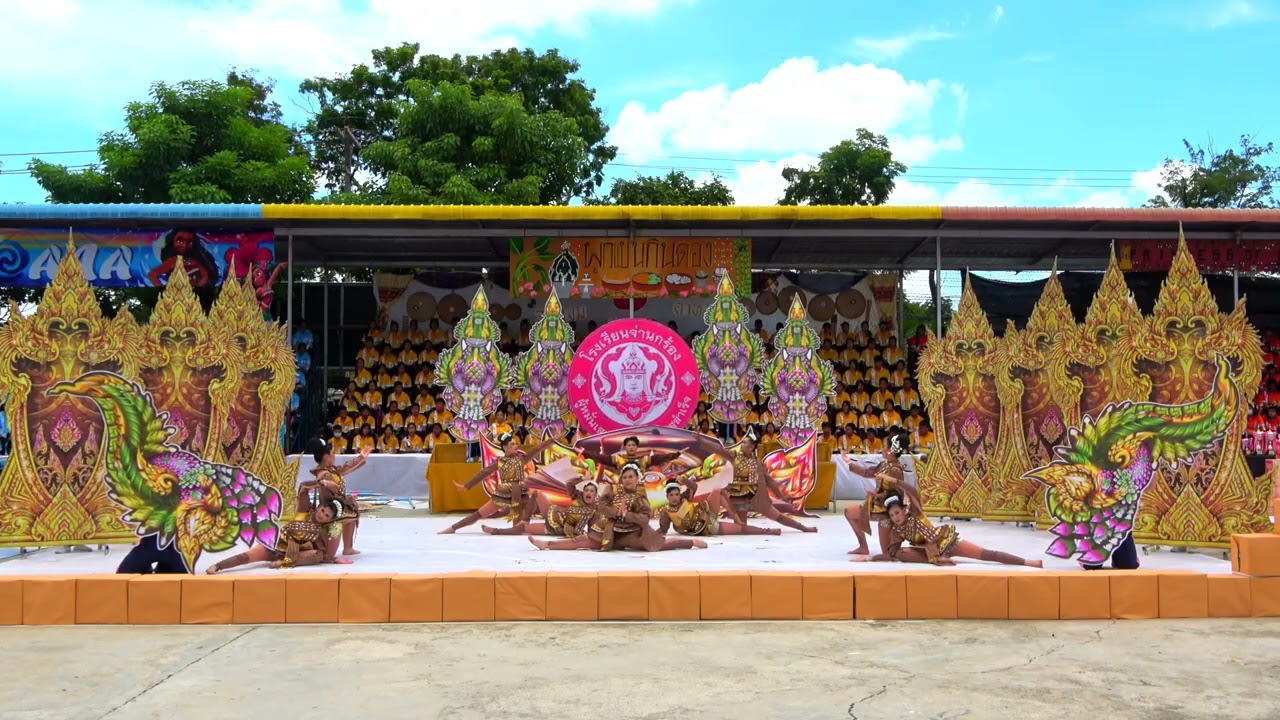 การแสดงเชียร์เต็มรูปแบบ คณะสีเหลือง