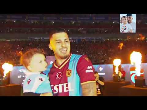 Uğurcan Çakır Trabzonspor şampiyonluk kutlamasında sahneye çıkışı