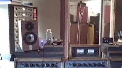 David Dye visits Dan Auerbach's analog studio