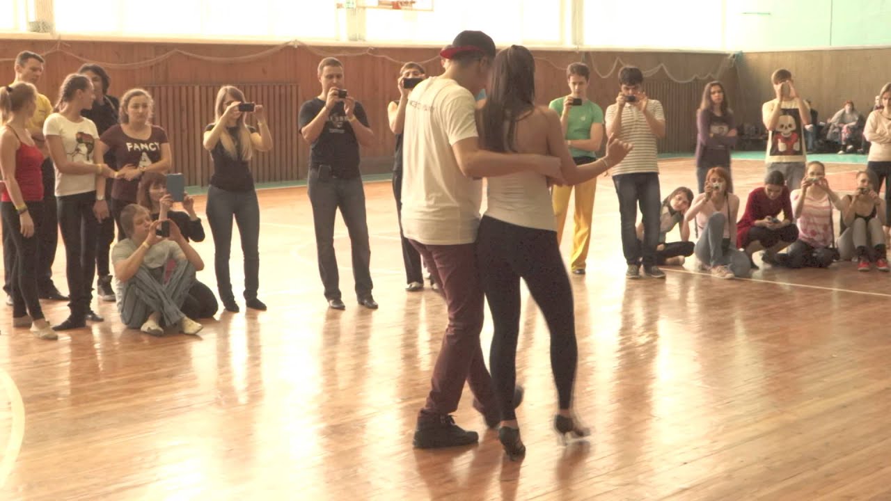 Доминиканская бачата от Samy el Magico @ 4th BBKF - YouTube