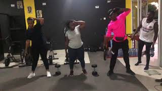 Zoezi la mbavu na tumbo la pembeni  mafunzo yanapatikana Hw Gym kigamboni kalibuni sana 0621623577