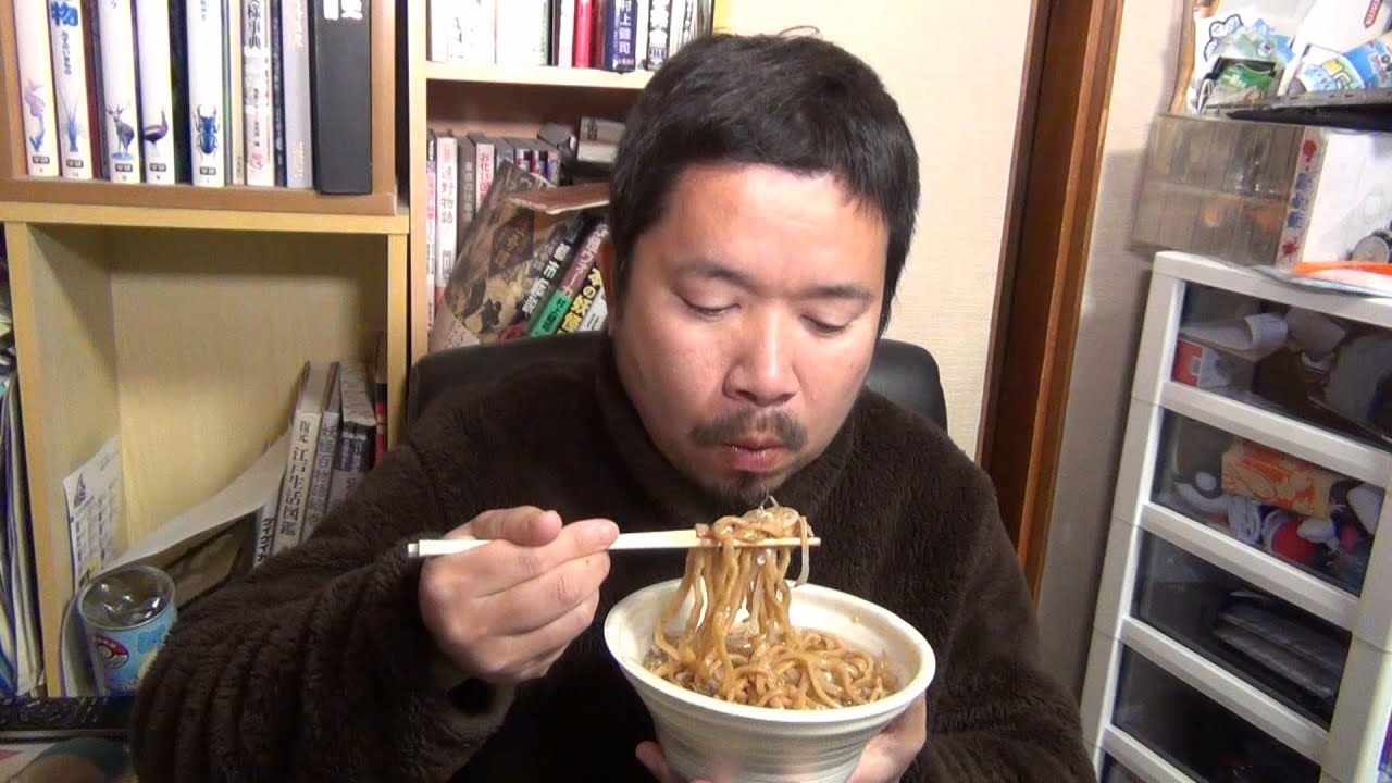 リニューアルしたセブンの豚ラーメンを食べてみた