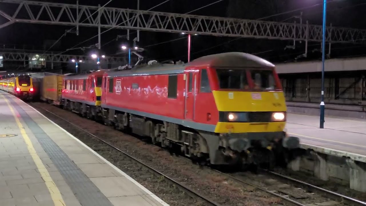 4S49 - DB90's - 90019 & 90035 - Matching DB Cargo red Skodas for Grangemouth 4 mins early @ Stafford