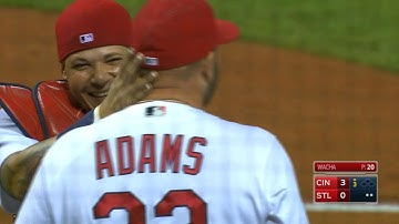 CIN@STL: Adams juggles popup, stays with it for catch