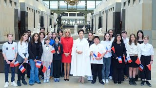 Peng Liyuan visita el Museo de Orsay acompañada de la esposa del presidente francés Emmanuel Macron