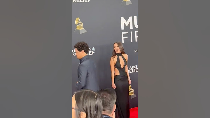 Olivia Rodrigo FUNNIEST Red Carpet at Grammys 2025 #celebrity