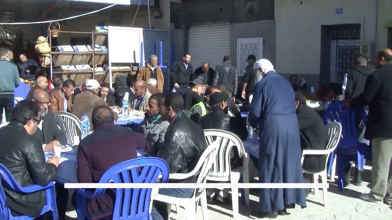 شباب سيدي بلعباس يطعمون الناس تصدقا على روح الفقيد أحمد قايد صالح