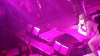 Three Days Grace - Never Too Late (Live @ The Air Canada Centre, Toronto, Canada, 12/17/09)