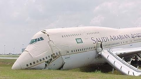 Saudi Airlines Almost Crash  in Jeddah new Airport | 2018 |