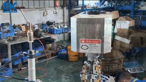 Full auto 6 nozzles filling and metal ROPP caps sealing production line with caps feeder