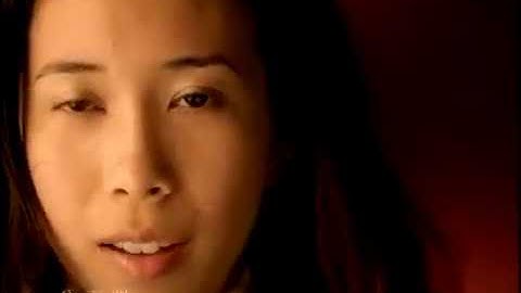莫文蔚的《忽然之间》是为纪念台湾1999·9·21大地震而特地创作的歌曲，她特地邀请作词人李焯雄、周耀辉共同填词创作完成