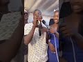 kodda sall donne son cadeau à Fatou Ndiaye
