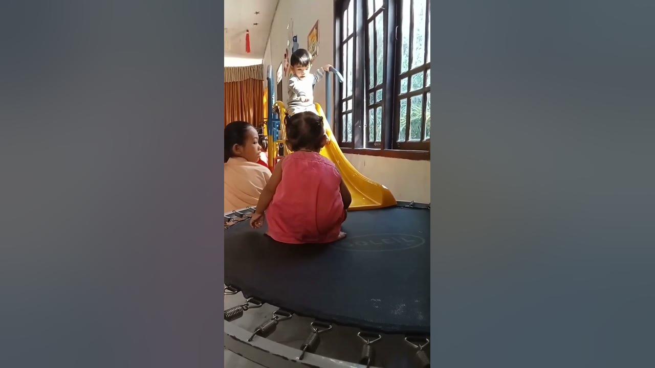 naik plosotan dan trampolin - YouTube