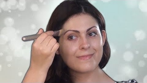 How to apply Foundation with a Flat Brush