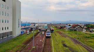 HB-E300系快速リゾートしらかみ5号五所川原駅出発  Series HB-E300 Rapid RESORT SHIRAKAMI No. 5 departing Goshogawara Sta