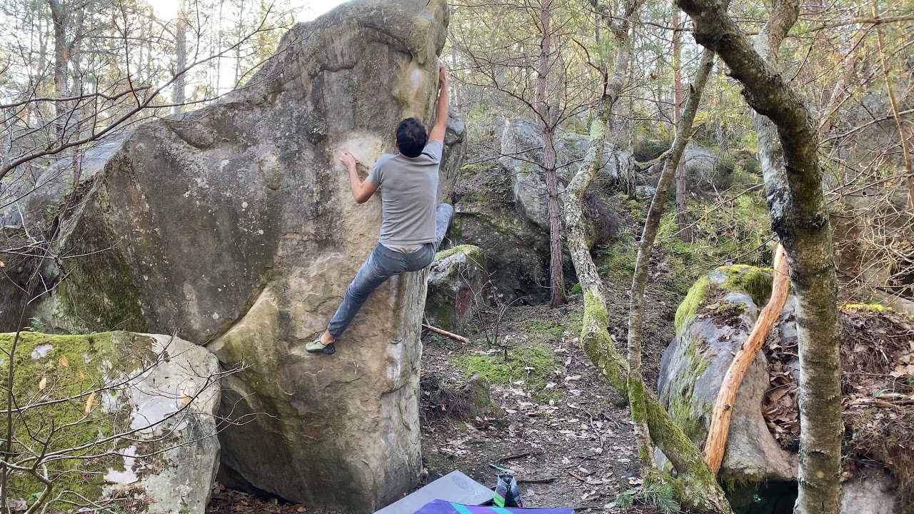 Prouesse (assis) - 7c+, Rocher des Souris, Fontainebleau