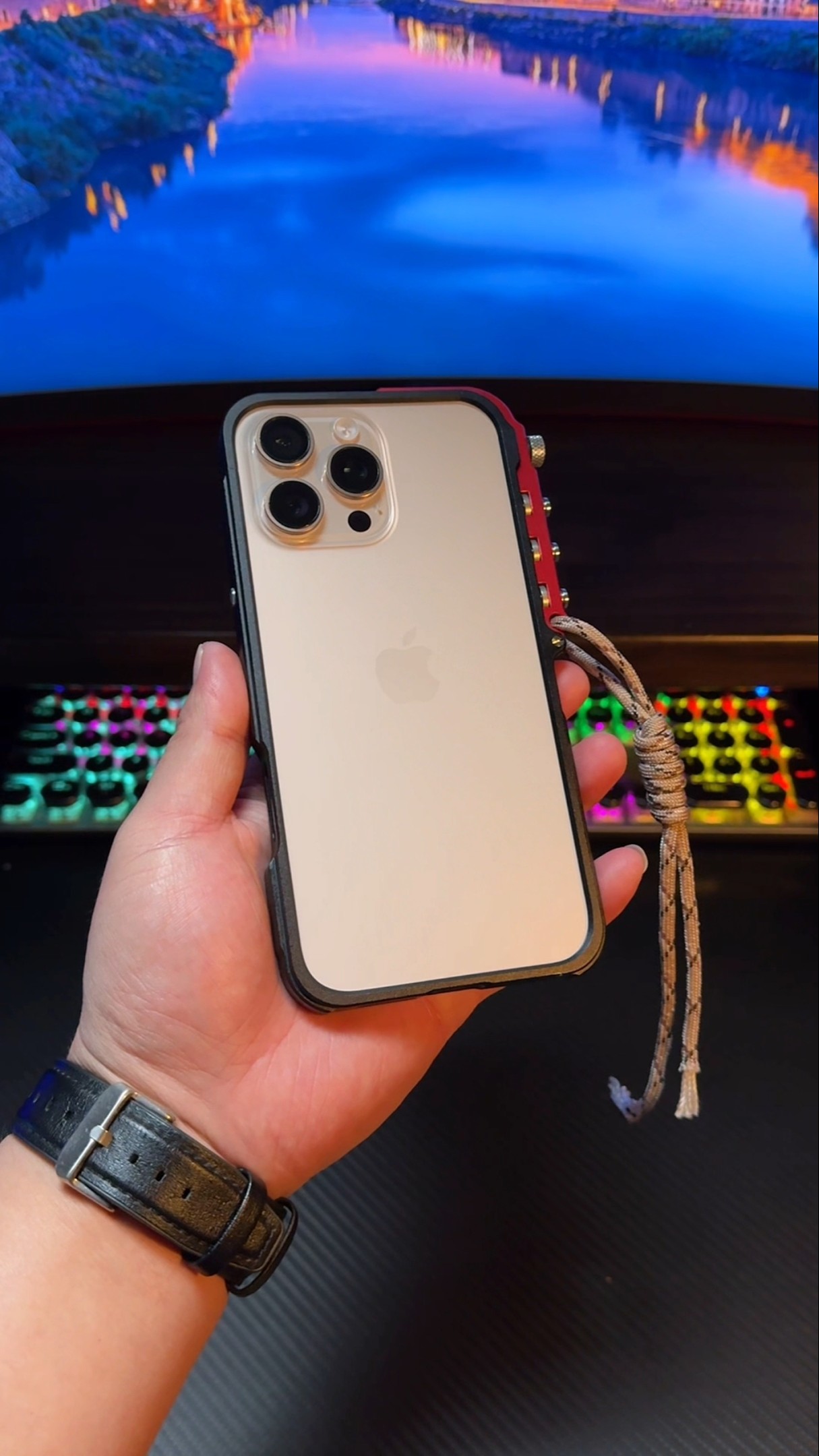 Personality cool mechanical mecha style, hollow heat dissipation anti-fall metal mobile phone case