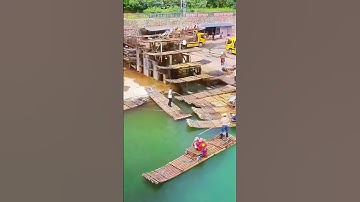 Li River Dock Workers Busy Transporting Bamboo Rafts, Traditional Daily Life!