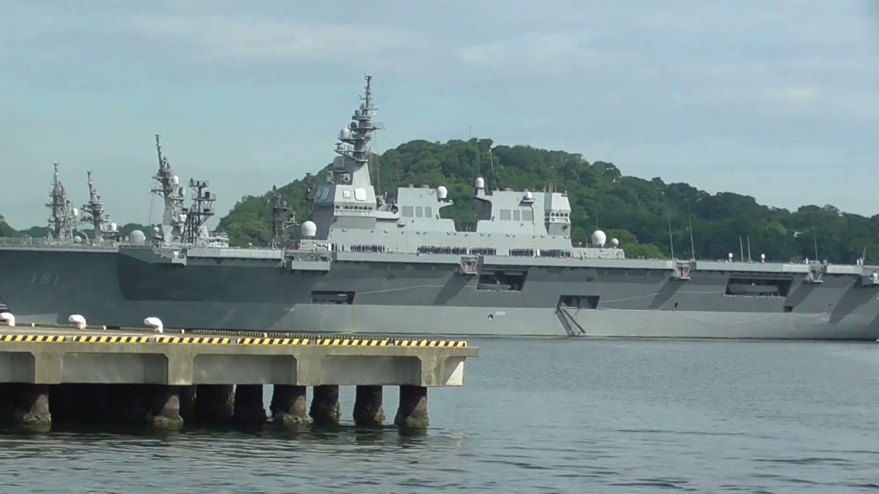 JS Murasame, DD-101 and JS Hyūga, DDH-181