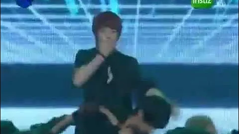 110526 BOYFRIEND - Let's Get It Started (DEBUT STAGE)
