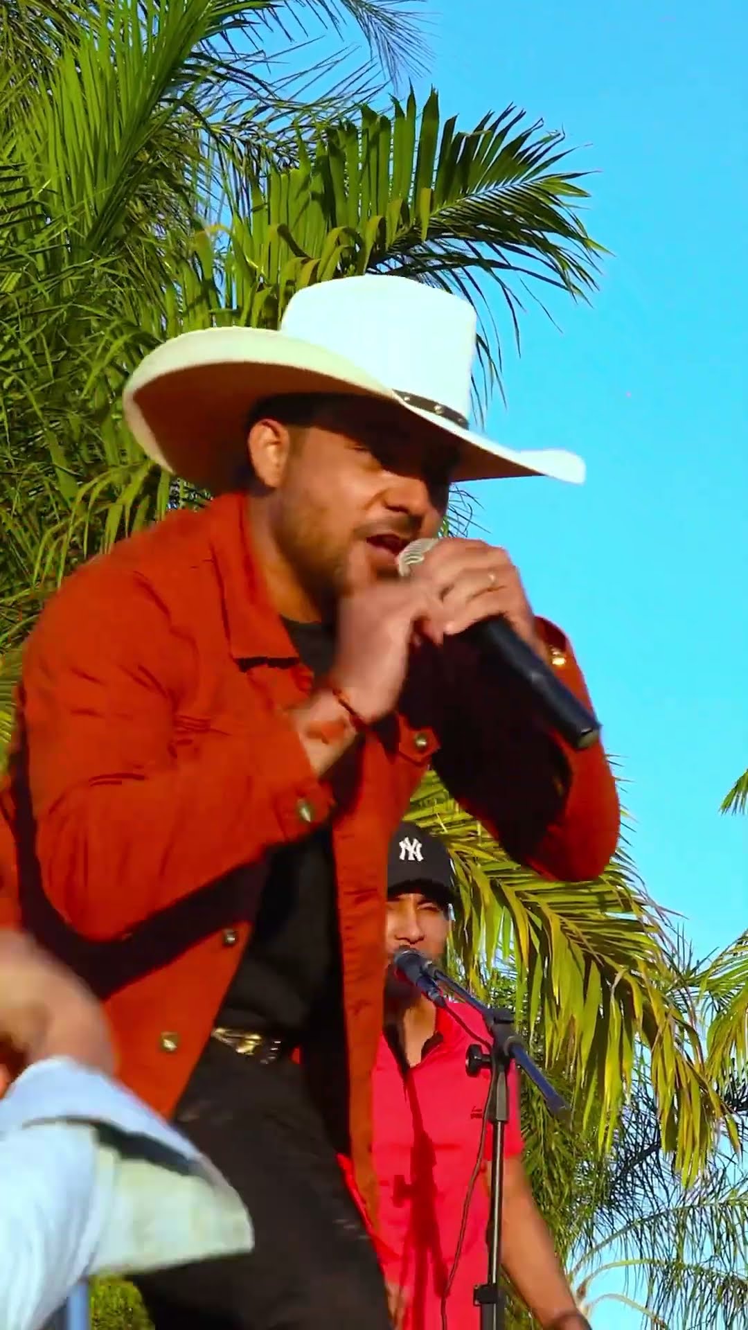 O cantor das comitiva vem estourando com a música forró do meu Goiás #boanoiteee