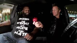 World's strongest man Mark Henry crushes an apple with one hand 😮😮