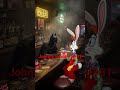 Batman Il Barista Incontra Roger Rabbit Un Cliente Cartone Animato in Un Beer Pub.