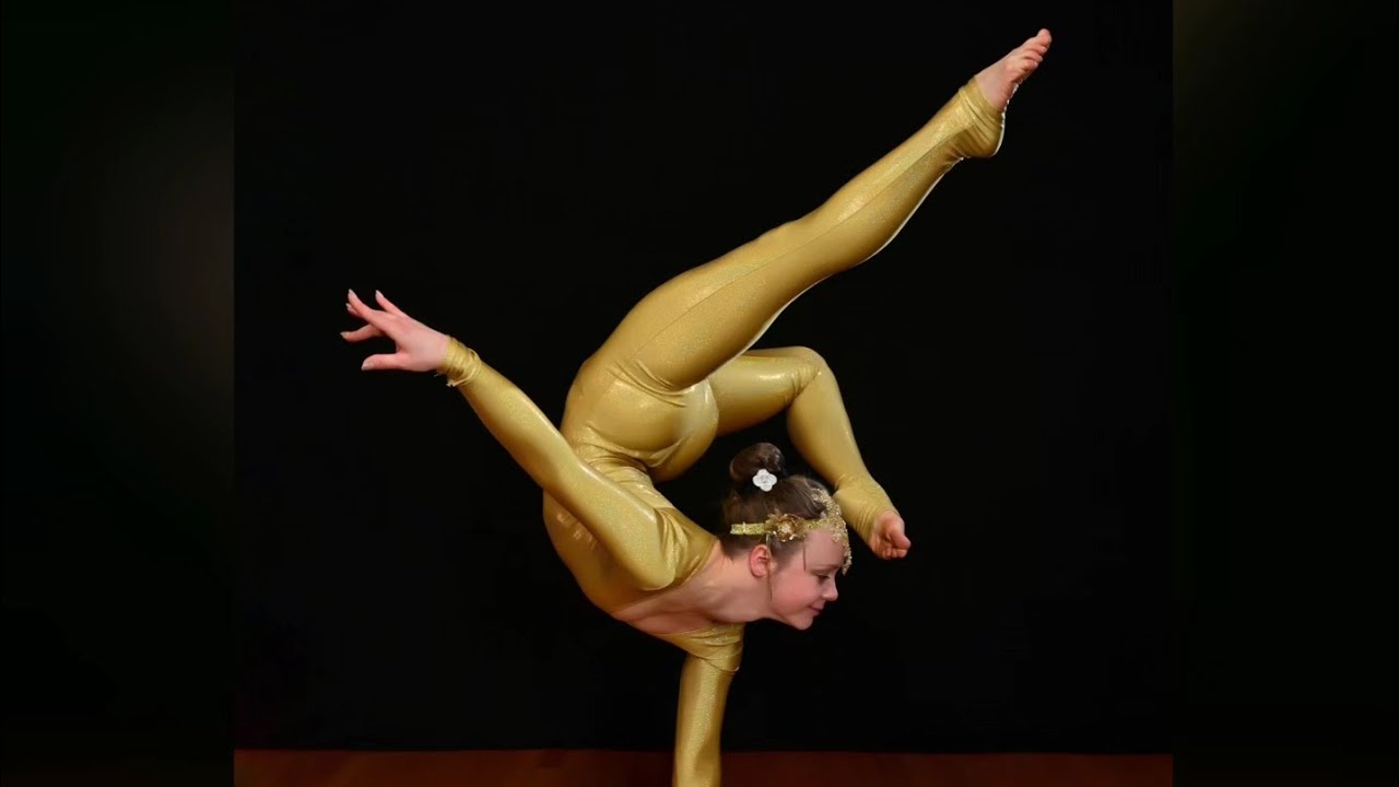 Contortion Act performance at Eve's Ultra Lounge 02.25.24