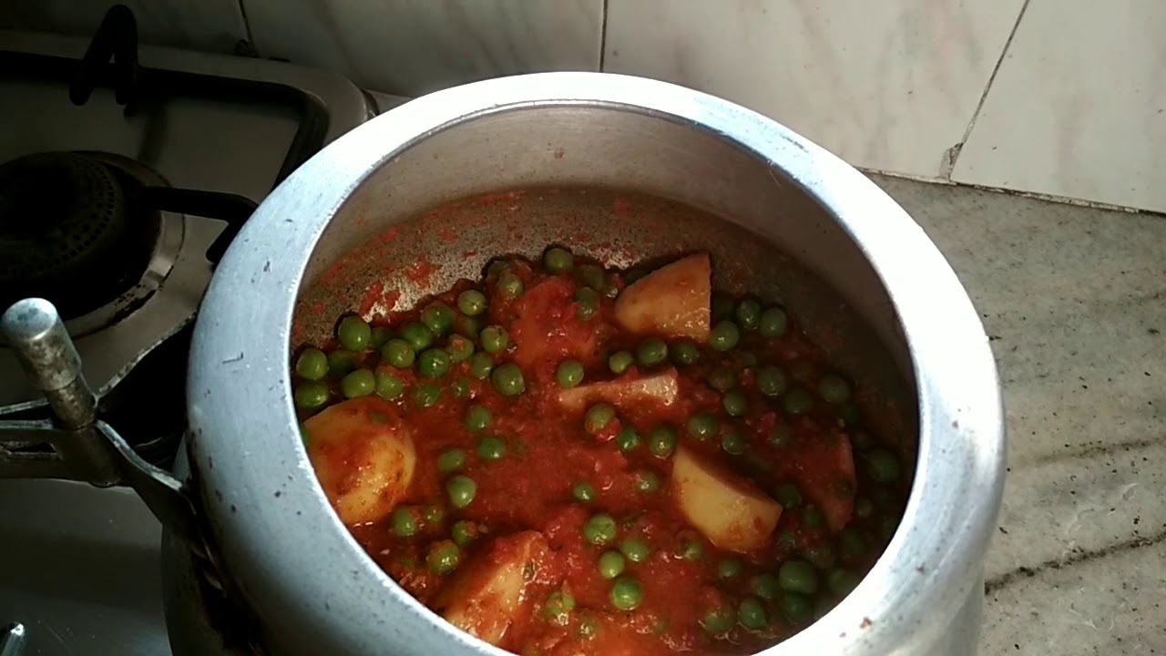 *Aloo matar recipe quickly cook in cooker* !!आलूमटर की सब्जी झटपट से