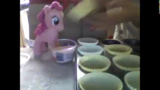 Cooking with Pinkie Pie