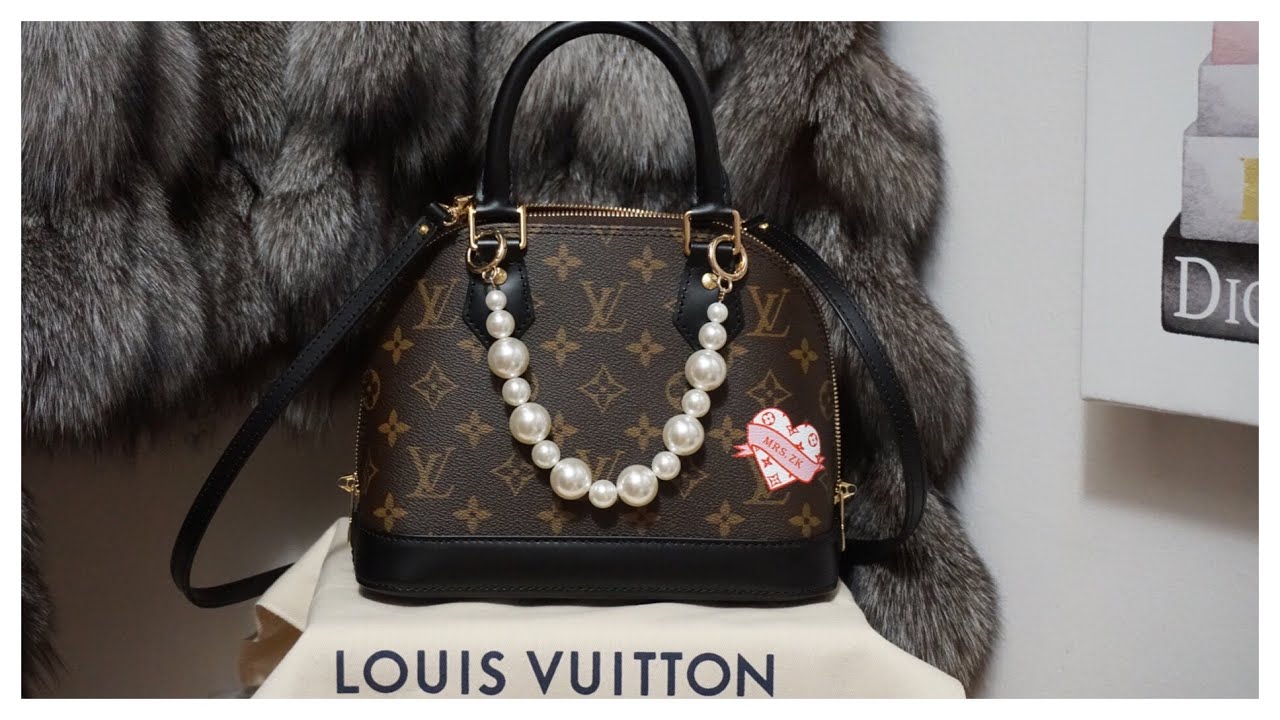 LOUIS VUITTON ALMA BB REVIEW + WHAT'S IN MY BAG