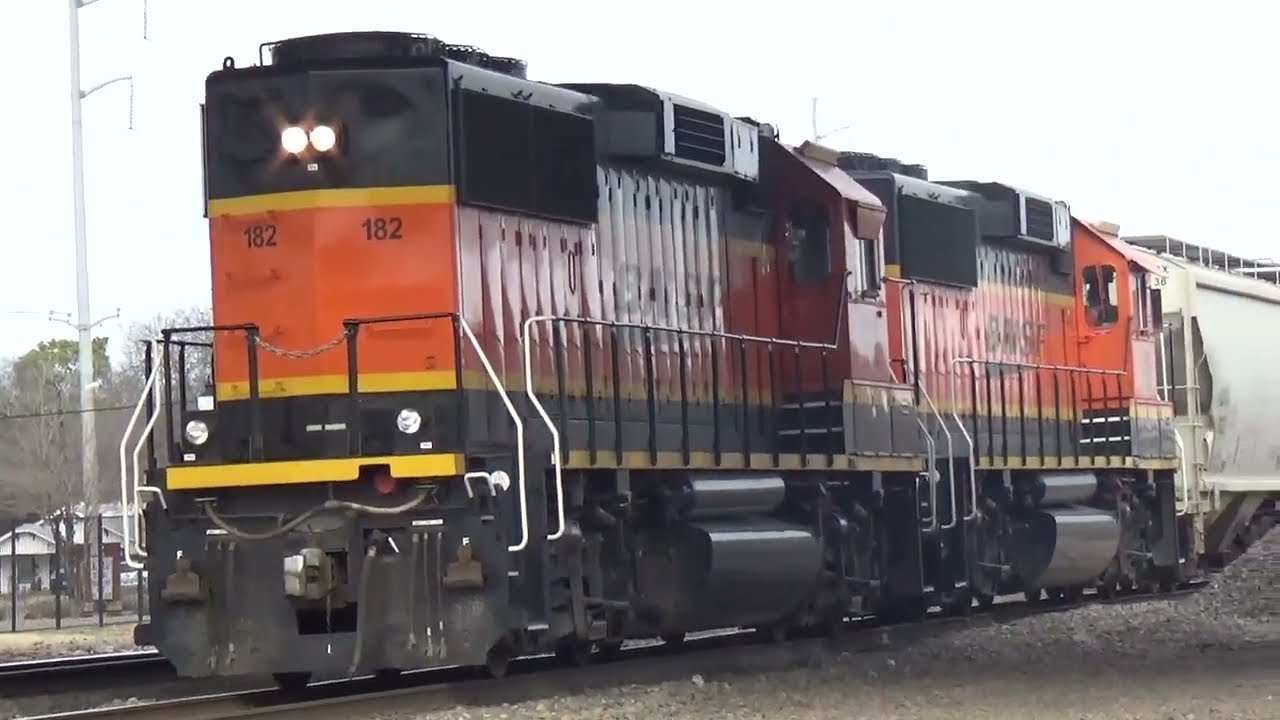 BNSF 182 and 192 Makes Some Switching Maneuvers (E Wardville St and E Chambers St Railroad Crossing)