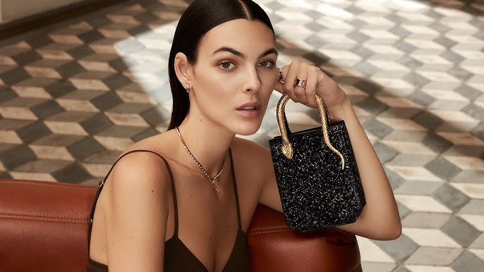 Anne Hathaway Impresses with Bulgari Fall 2023 Accessories