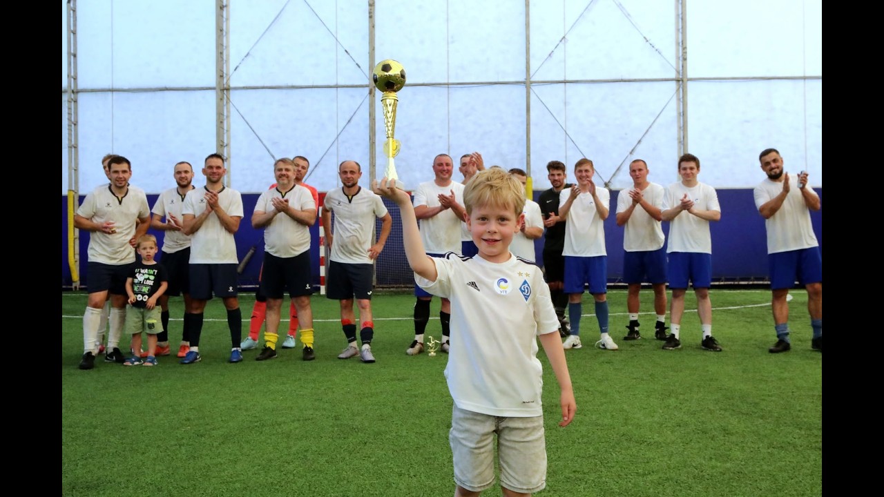 На благодійному футбольному турнірі ENERGY CUP 2026, який Energy Club провів серед компаній енергетичного ринку, побував український спортивний журналіст Микита Дмитрулін.

У своєму відеоблозі він показав атмосферу турніру зсередини: емоції команд, боротьбу на полі, спілкування учасників, спортивний азарт і те, як енергетична спільнота об’єднується не лише навколо роботи, а й навколо спільних цінностей.

Цього року ENERGY CUP 2026 мав благодійну мету — зібрані в межах турніру кошти будуть спрямовані на підтримку полку К-2 під командуванням Героя України Кирила Вереса.

Дякуємо Микиті Дмитруліну за увагу до турніру та за можливість показати ENERGY CUP у більш живому, спортивному форматі.

Дивіться відео та згадуйте, як це було 👇

#EnergyClub #EnergyCup2026 #Футбол #Енергетика #Благодійність #К2 #UkraineEnergy