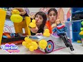 Ayşe ve Ümit ile Barbie oyunları! Araba kullanmaya öğrenen Barbie arabasına ördek takıyor!