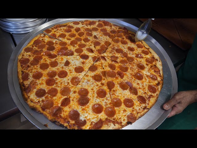 ビッシュ　PIZZA THE BEST Big Texan is the pizza of your dreams! - YouTube