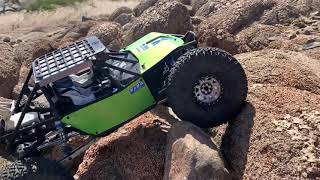 Axial Rr10 Bomber Rock Crawling