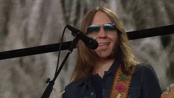 Blackberry Smoke - Ain't Much Left of Me (and Three Little Birds) (Live at Farm Aid 2017)