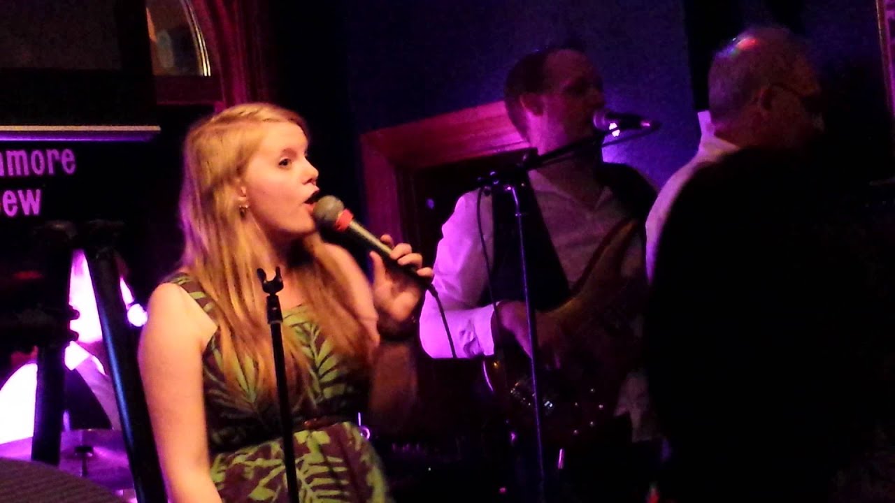 Souled Out feat. Linnea Lindgren på Paddys - YouTube