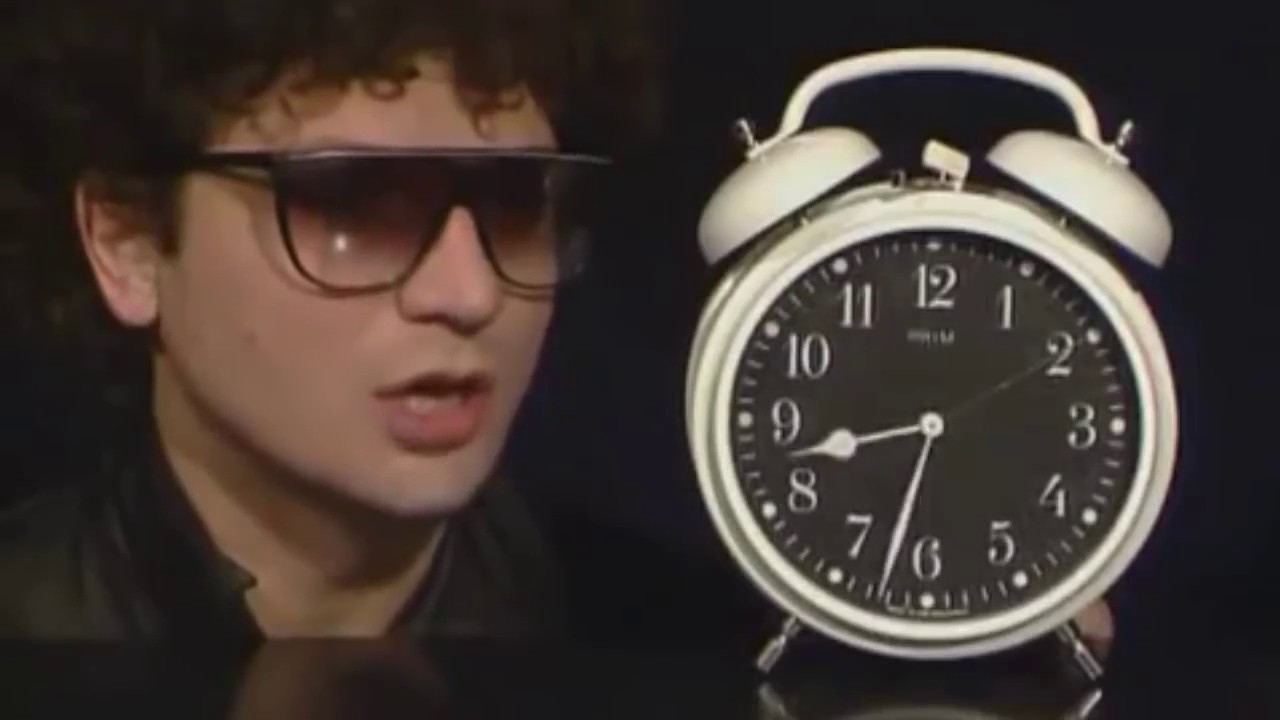 Клип про часы. Часы 1984 года Россия. Часы клипы музыка.