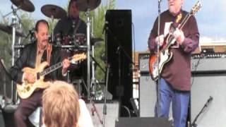 Nokie Edwards & Don Wilson of The Ventures: Driving Guitars chords