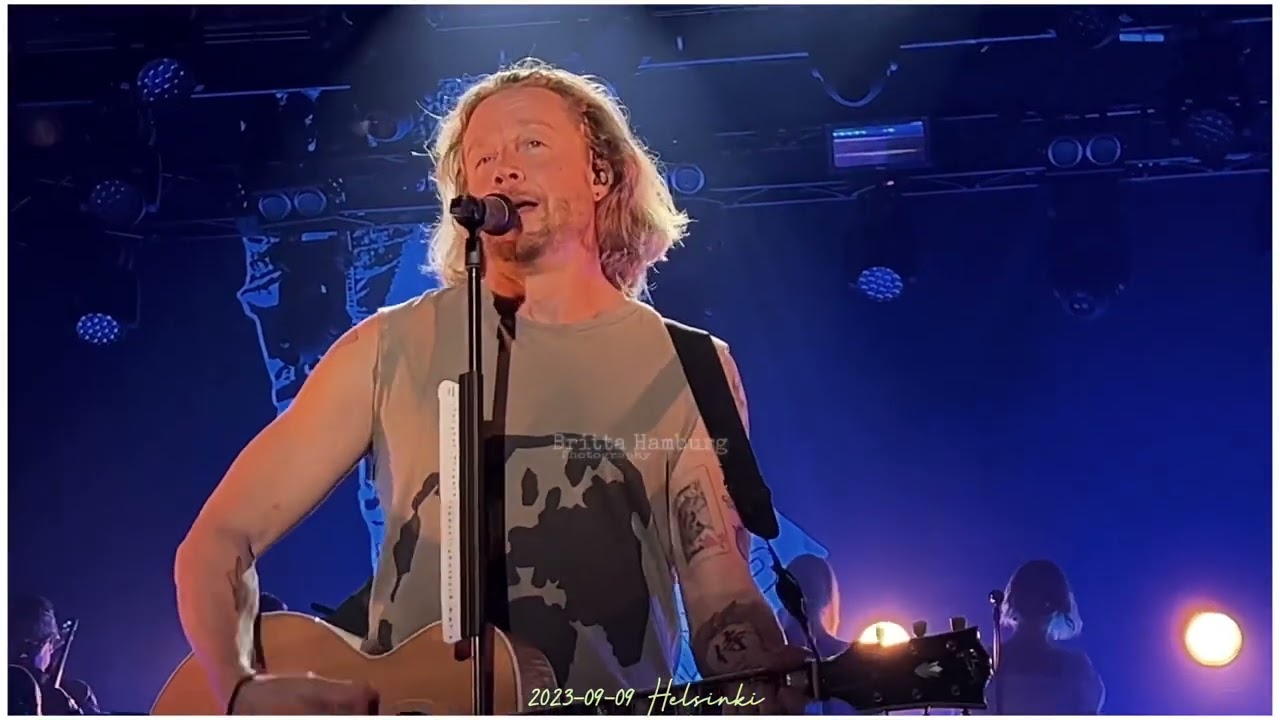 2023-09-09 Intro & Suomineito ~ Samu Haber @Helsinki Vanha Ylioppilastalo