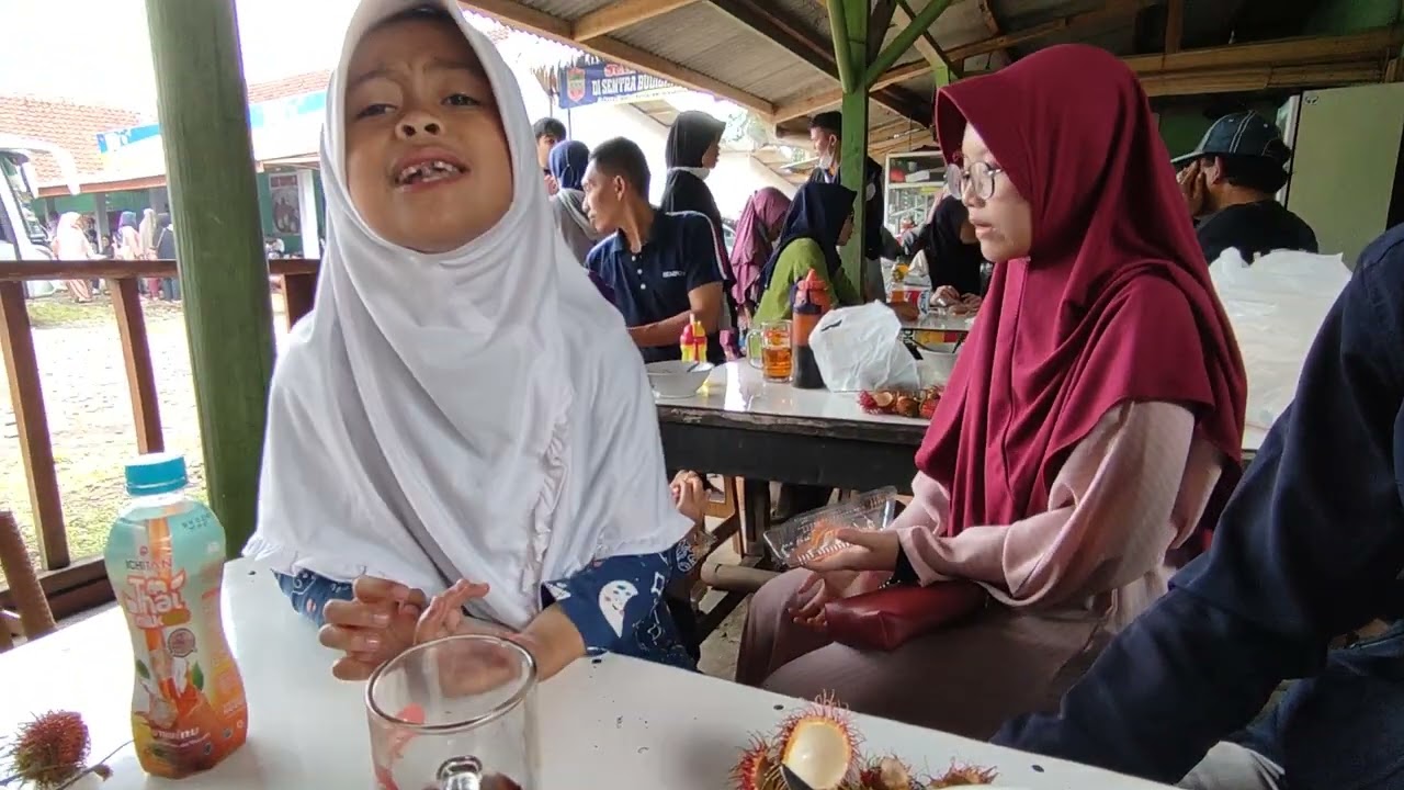 Diskusi makan rambutan