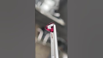 Spinel Lành sạch 99% cân nặng: 2.54cara Giá : 9tr