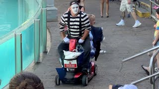 Tom The Mime: Hilarious Pre-Show at SeaWorld Orlando