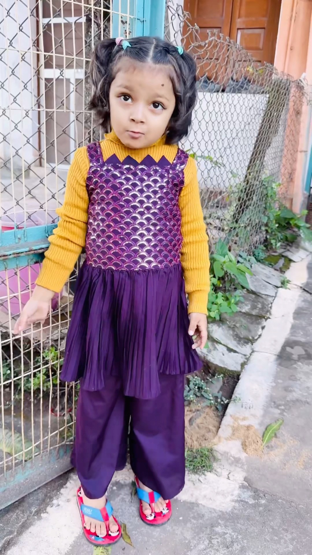 Tooktook ke age sunder lag sakta h koi?