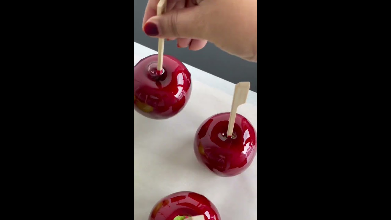 Easy Candy Apples Recipe 