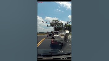 Truck broke down… or just waiting for a greener light?  #viofo #dashcam #automobile #carcamera