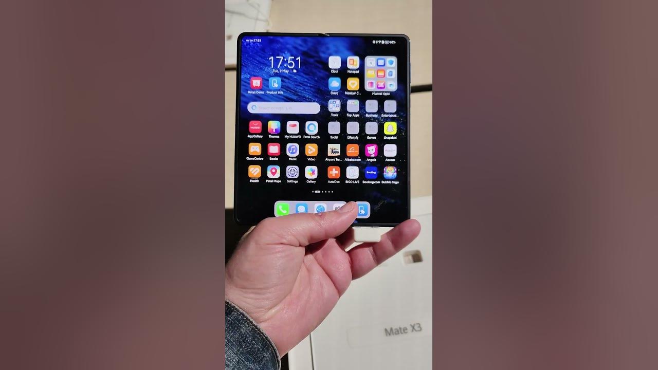 Huawei présente son nouveau smartphone pliant le Huawei Mate X3 d