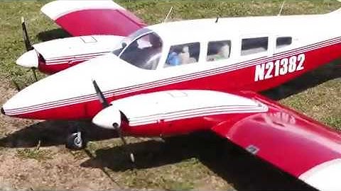 Piper Seneca II PA 34 RC-model with two OS FS 91 surpass II engines